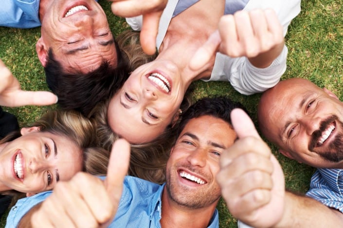 goup of smiling people_71825968